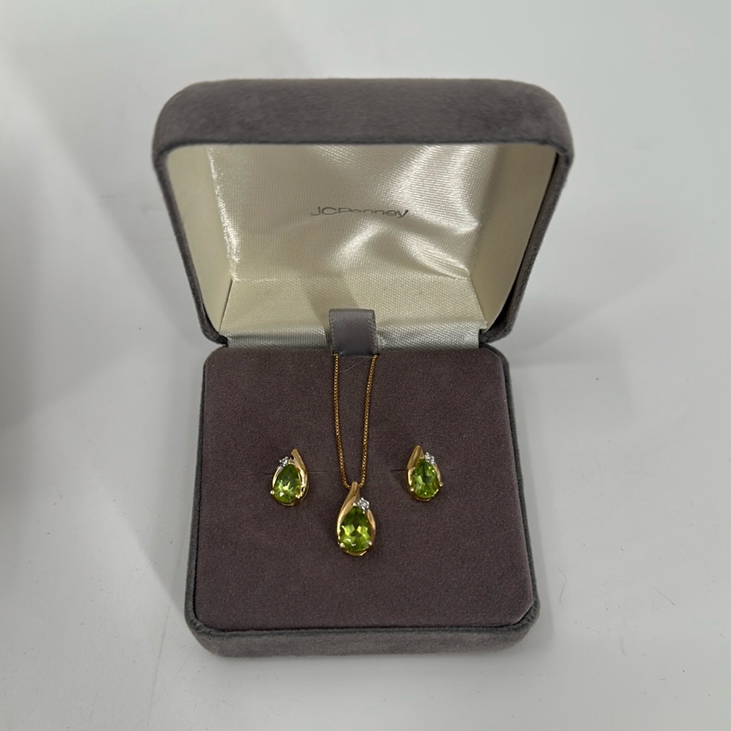 Vintage Natural 14k Peridot Earrings And Pendant Necklace 6x4mm Faceted Gems